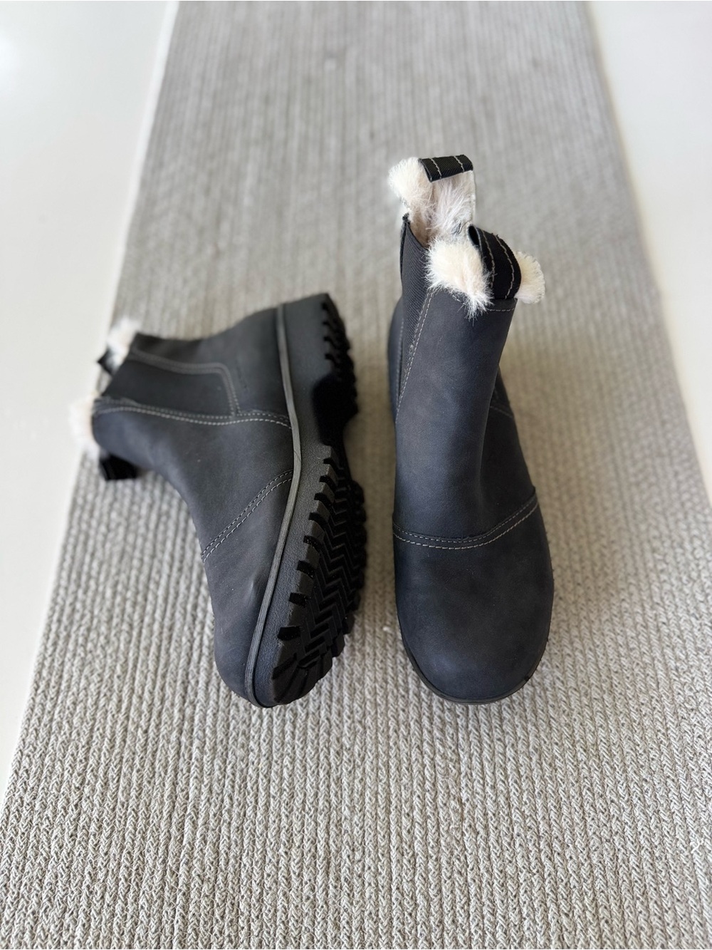 JBU Jambu Snowbird Black Chelsea Winter Boots with Ivory Faux Fur Trim Sz 8